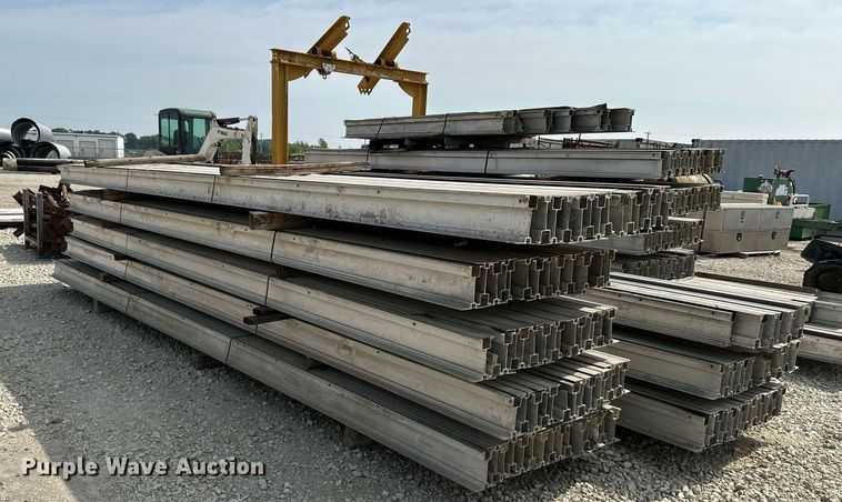 image for item DO5079 Approximately 225 aluminum beams