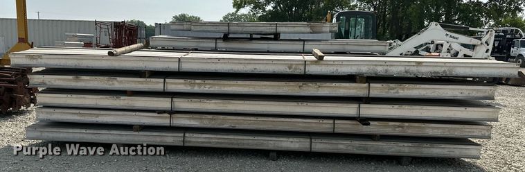 image for item DO5079 Approximately 225 aluminum beams