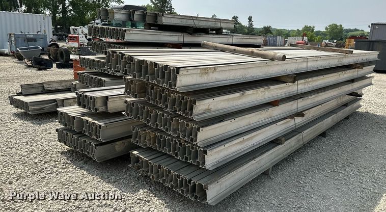 image for item DO5079 Approximately 225 aluminum beams