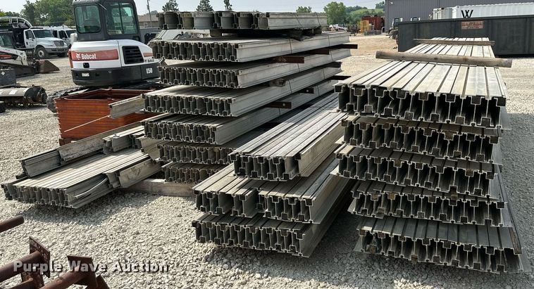 image for item DO5079 Approximately 225 aluminum beams
