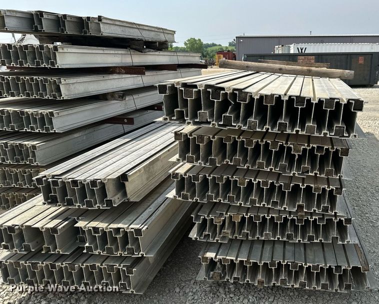 image for item DO5079 Approximately 225 aluminum beams