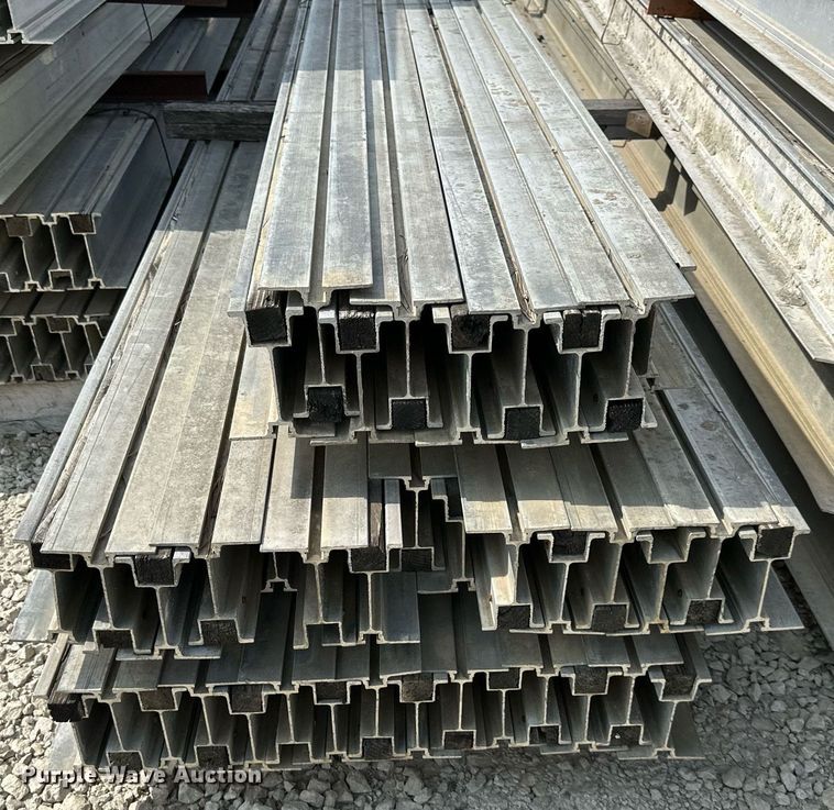 image for item DO5079 Approximately 225 aluminum beams