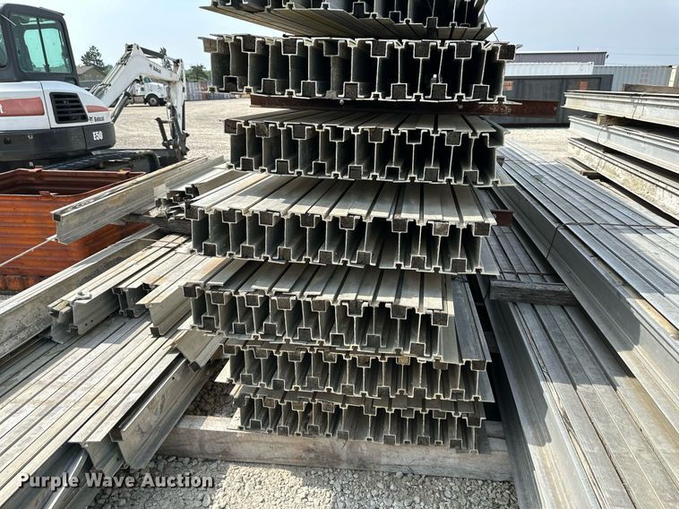 image for item DO5079 Approximately 225 aluminum beams