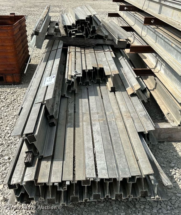 image for item DO5079 Approximately 225 aluminum beams
