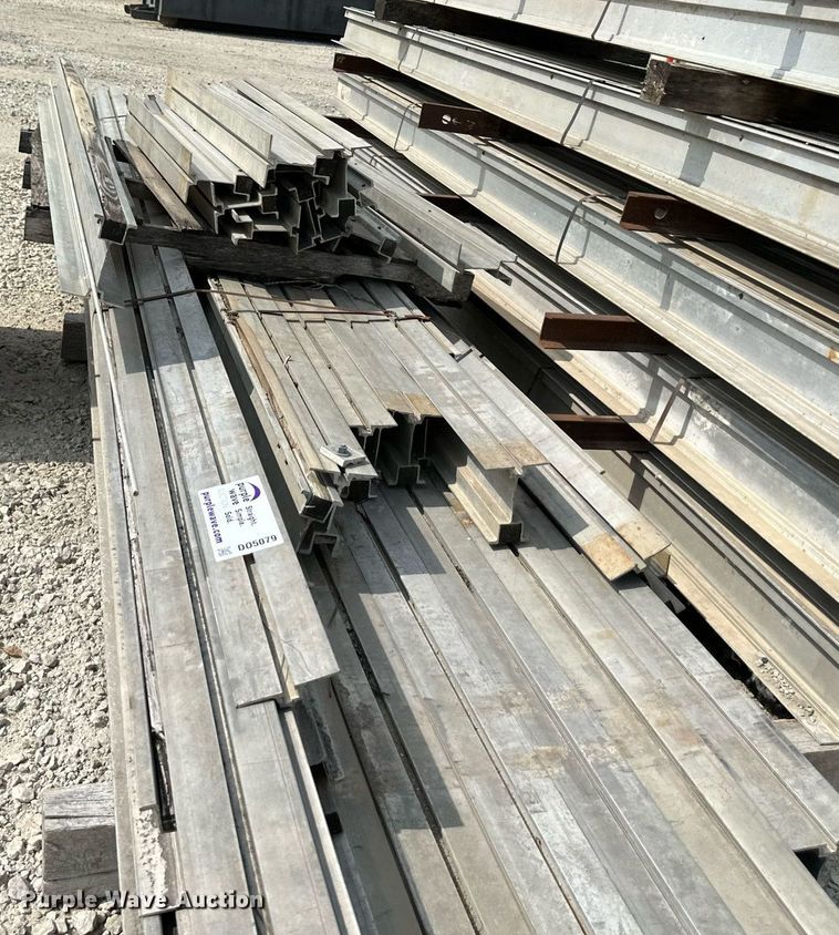 image for item DO5079 Approximately 225 aluminum beams