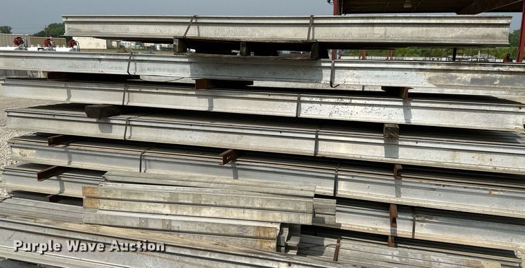 image for item DO5079 Approximately 225 aluminum beams