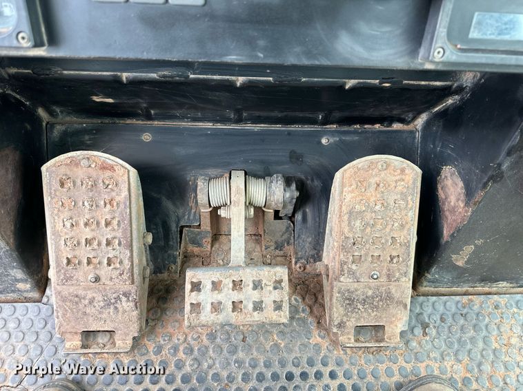 image for item DO5088 1997 Caterpillar 953C  track loader