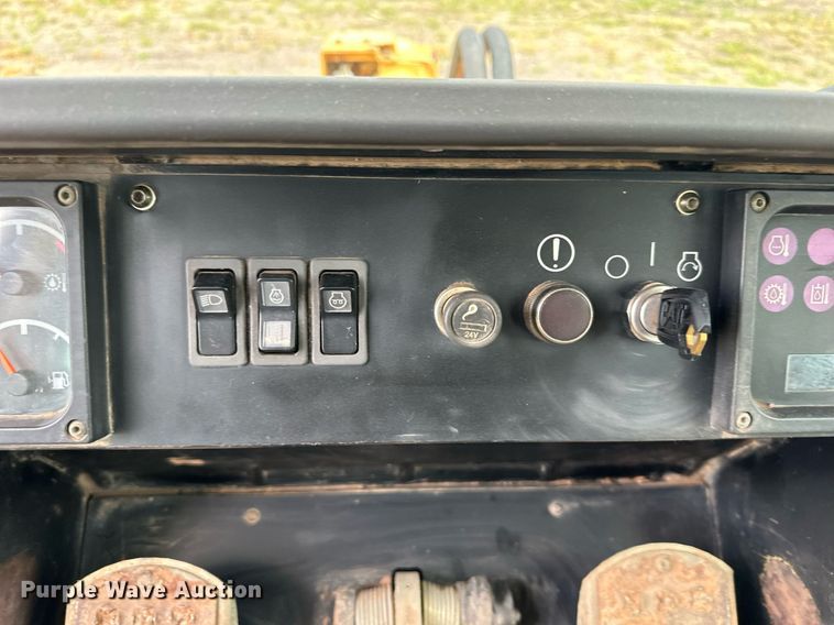 image for item DO5088 1997 Caterpillar 953C  track loader