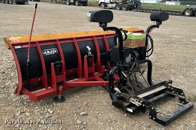 image for item DO5090 Hiniker  9'W snow plow