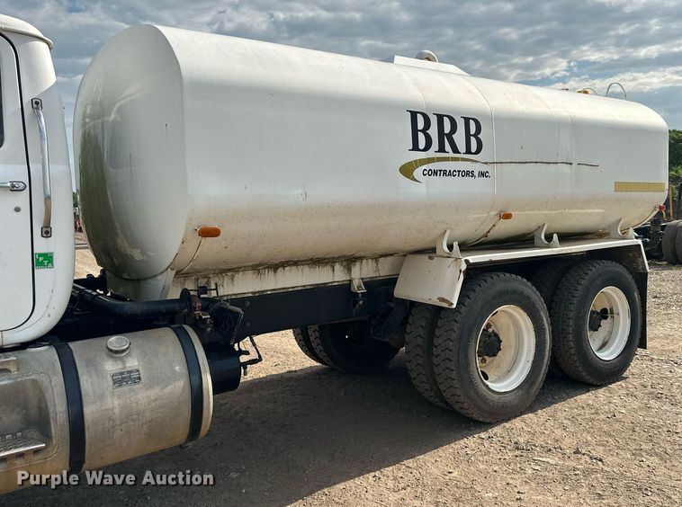 image for item DO5091 1989 Mack R688ST  water truck