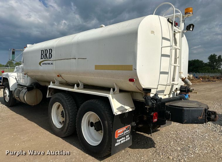 image for item DO5091 1989 Mack R688ST  water truck