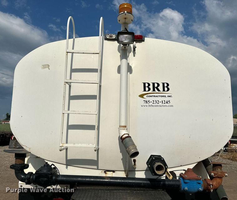 image for item DO5091 1989 Mack R688ST  water truck