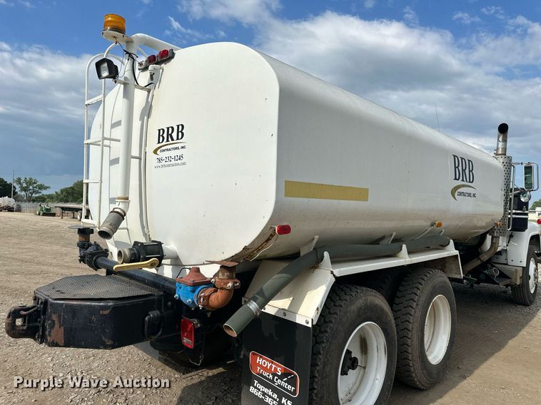 image for item DO5091 1989 Mack R688ST  water truck