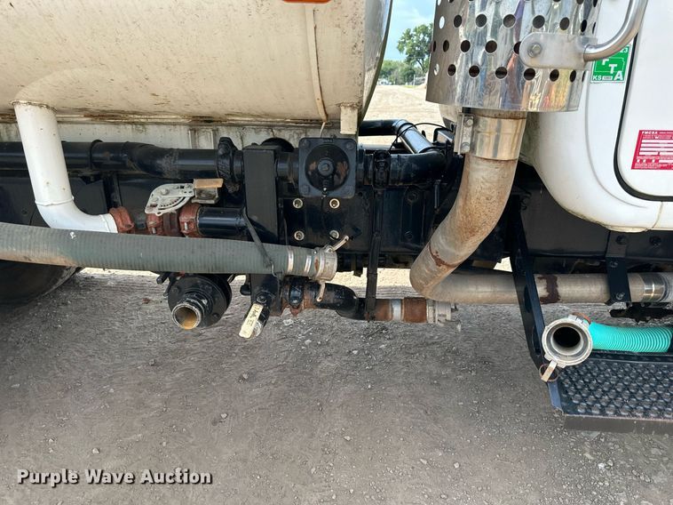 image for item DO5091 1989 Mack R688ST  water truck