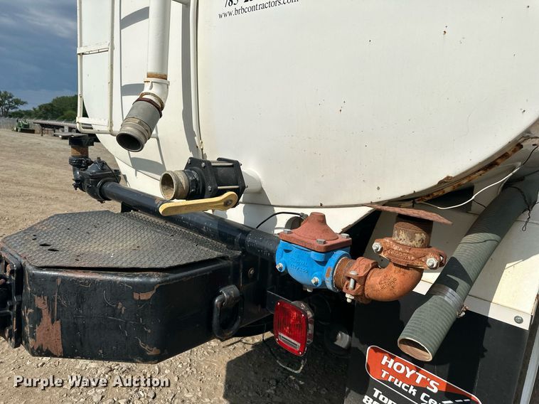 image for item DO5091 1989 Mack R688ST  water truck