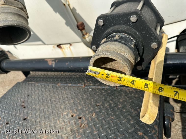 image for item DO5091 1989 Mack R688ST  water truck