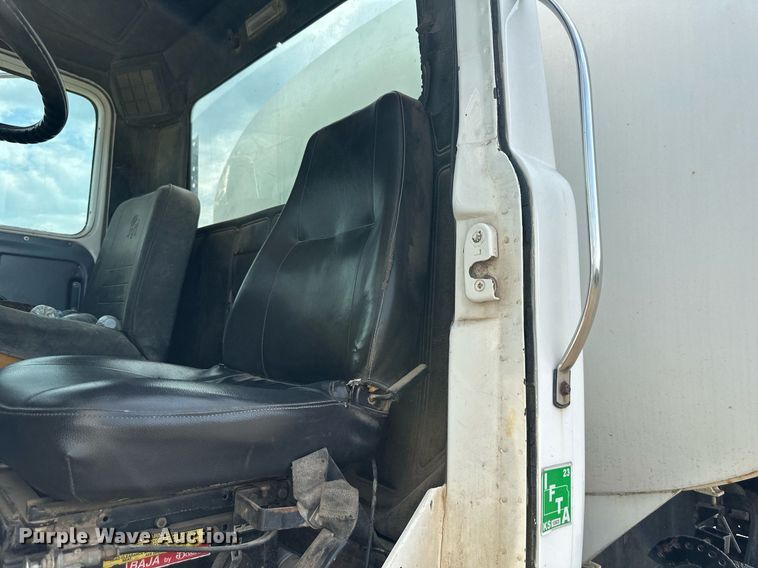 image for item DO5091 1989 Mack R688ST  water truck