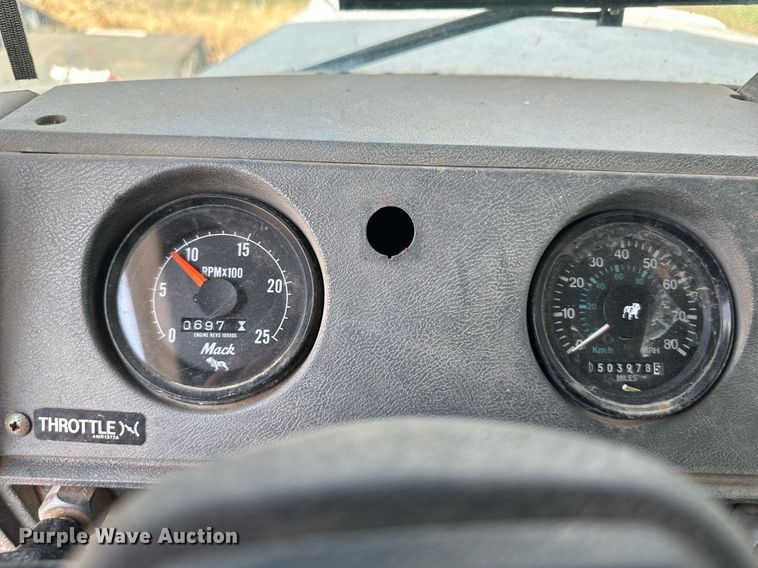 image for item DO5091 1989 Mack R688ST  water truck