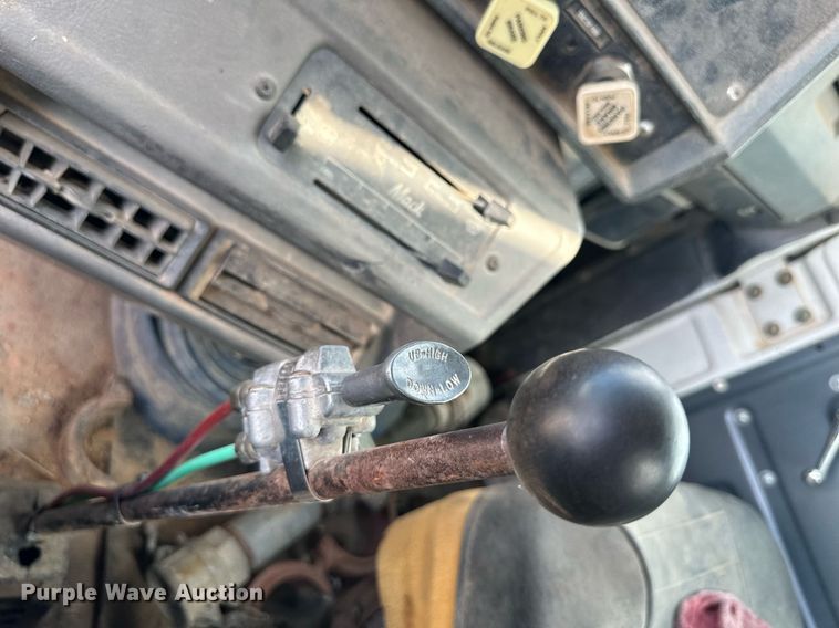 image for item DO5091 1989 Mack R688ST  water truck