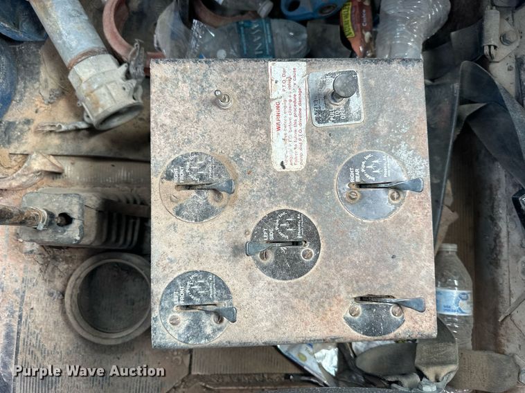 image for item DO5091 1989 Mack R688ST  water truck