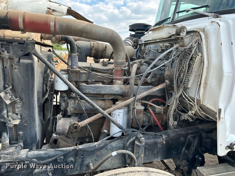 image for item DO5091 1989 Mack R688ST  water truck