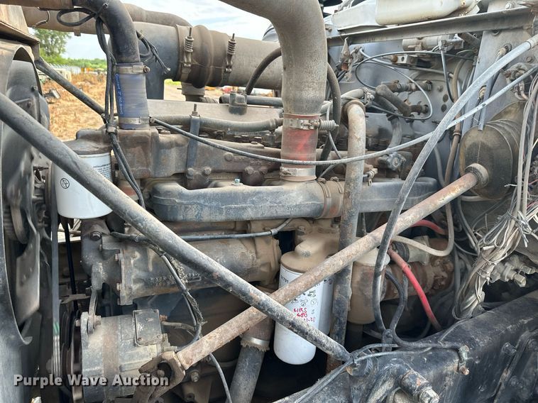image for item DO5091 1989 Mack R688ST  water truck