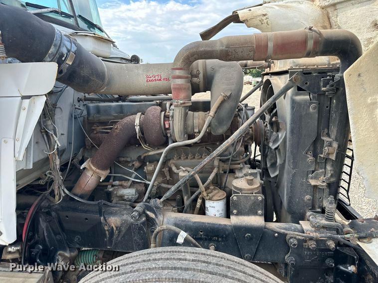 image for item DO5091 1989 Mack R688ST  water truck