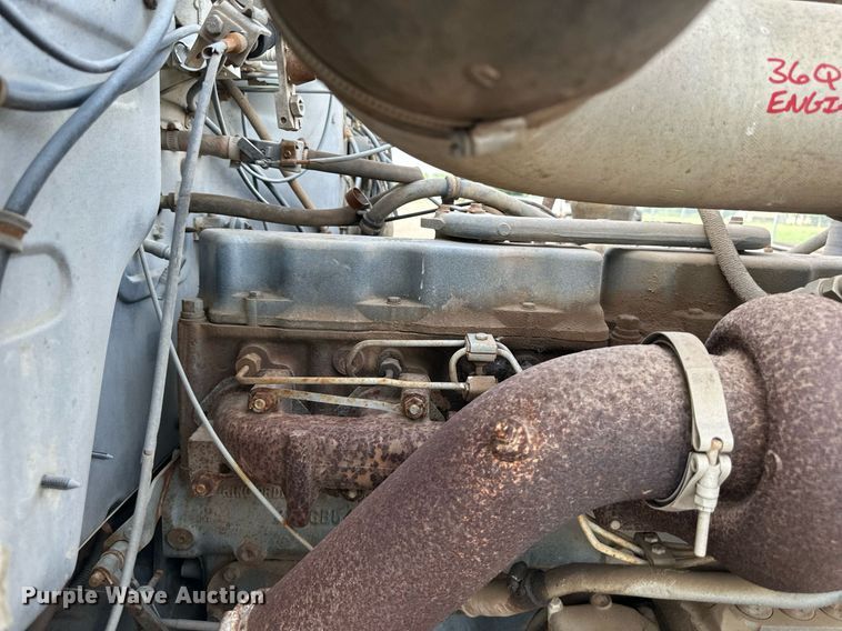 image for item DO5091 1989 Mack R688ST  water truck