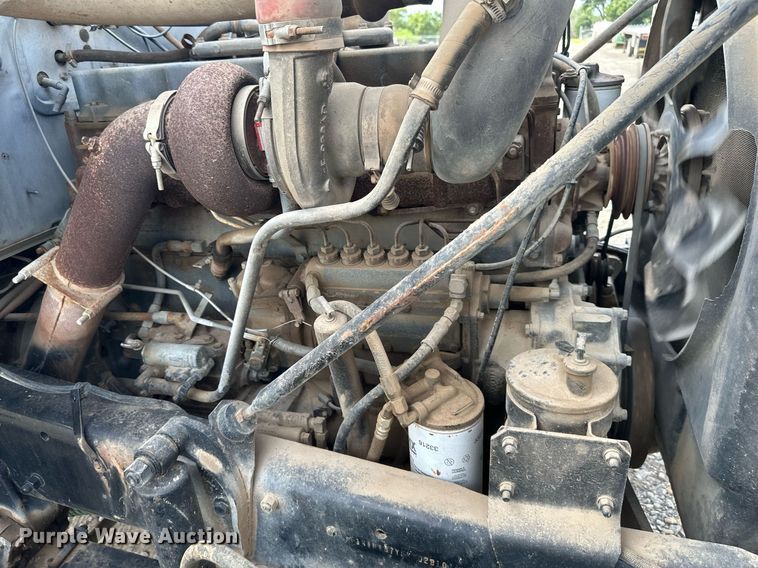 image for item DO5091 1989 Mack R688ST  water truck