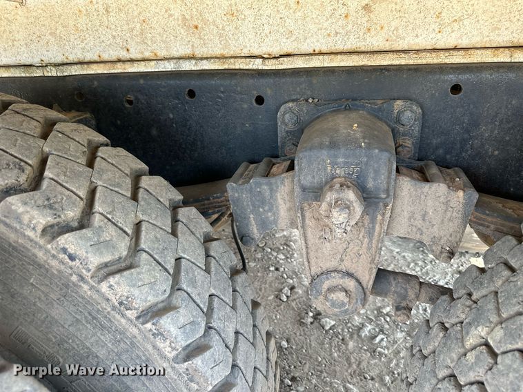 image for item DO5091 1989 Mack R688ST  water truck