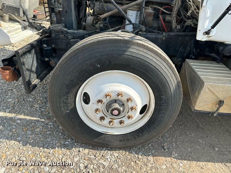 image for item DO5091 1989 Mack R688ST  water truck