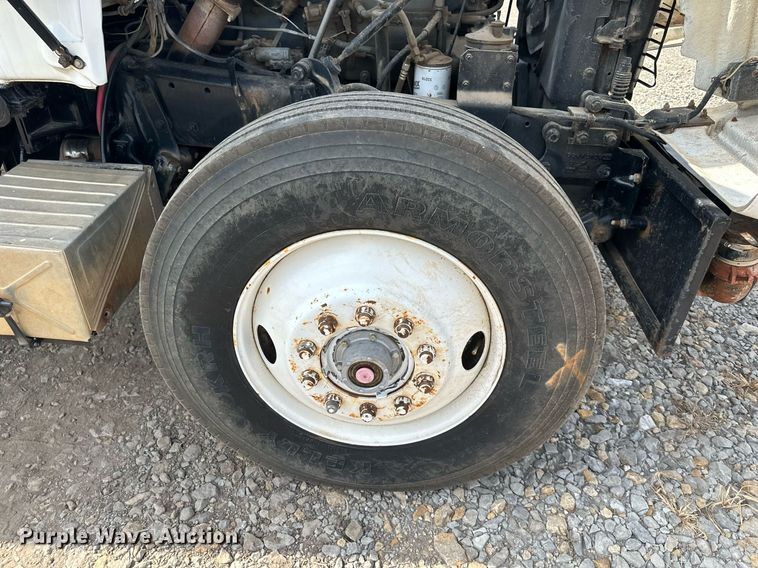 image for item DO5091 1989 Mack R688ST  water truck