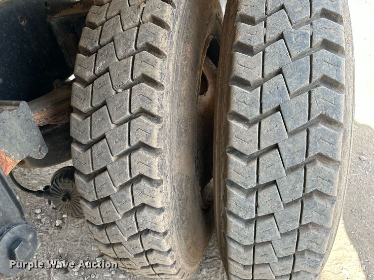 image for item DO5091 1989 Mack R688ST  water truck