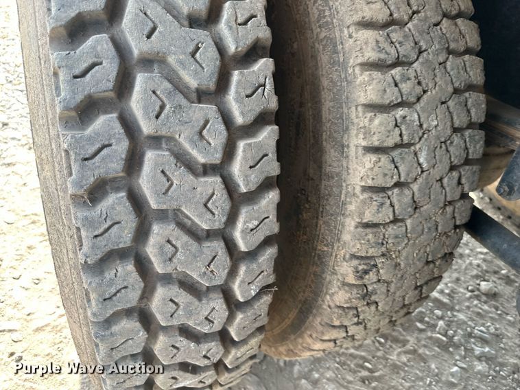 image for item DO5091 1989 Mack R688ST  water truck