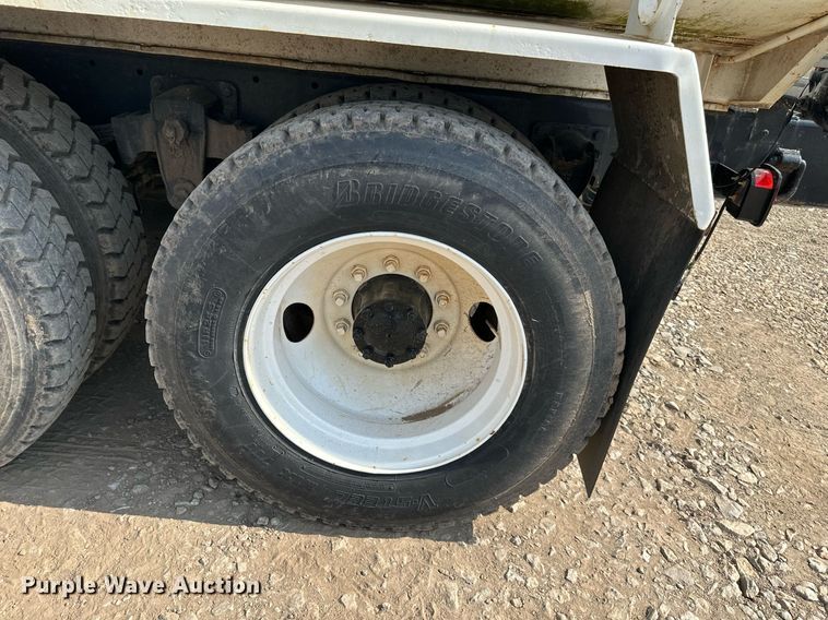 image for item DO5091 1989 Mack R688ST  water truck