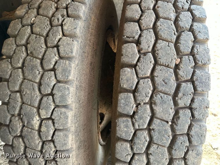 image for item DO5091 1989 Mack R688ST  water truck