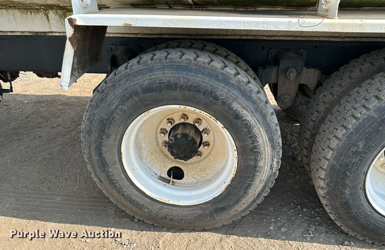 image for item DO5091 1989 Mack R688ST  water truck