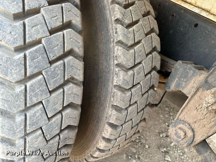 image for item DO5091 1989 Mack R688ST  water truck