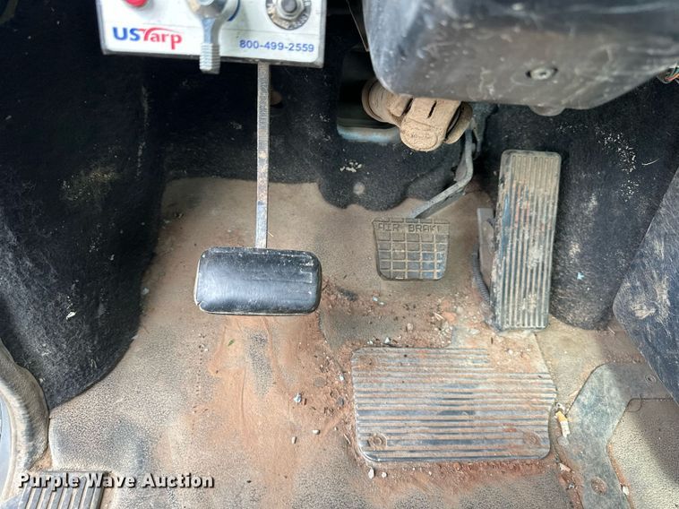 image for item DO5092 1999 Mack CH613  truck cab and chassis