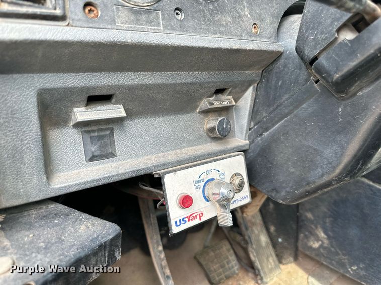 image for item DO5092 1999 Mack CH613  truck cab and chassis