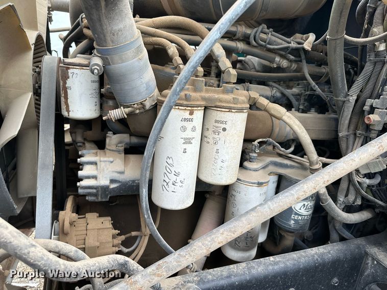 image for item DO5092 1999 Mack CH613  truck cab and chassis