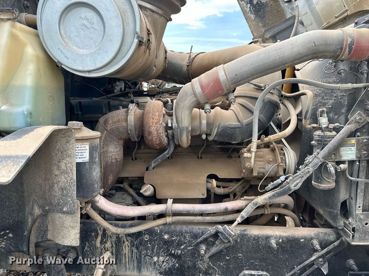 image for item DO5092 1999 Mack CH613  truck cab and chassis