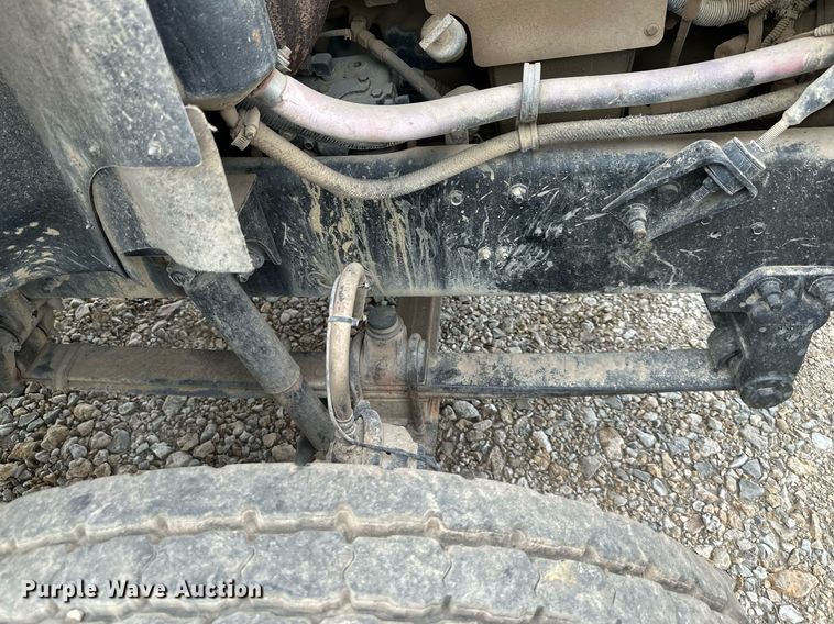 image for item DO5092 1999 Mack CH613  truck cab and chassis