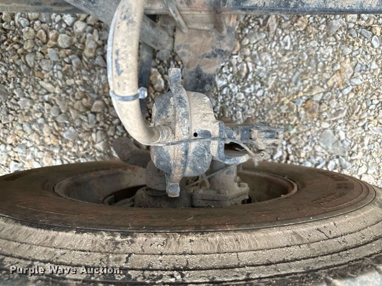 image for item DO5092 1999 Mack CH613  truck cab and chassis