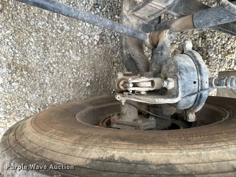 image for item DO5092 1999 Mack CH613  truck cab and chassis