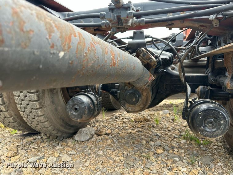 image for item DO5092 1999 Mack CH613  truck cab and chassis