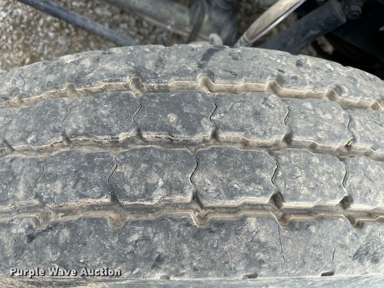 image for item DO5092 1999 Mack CH613  truck cab and chassis