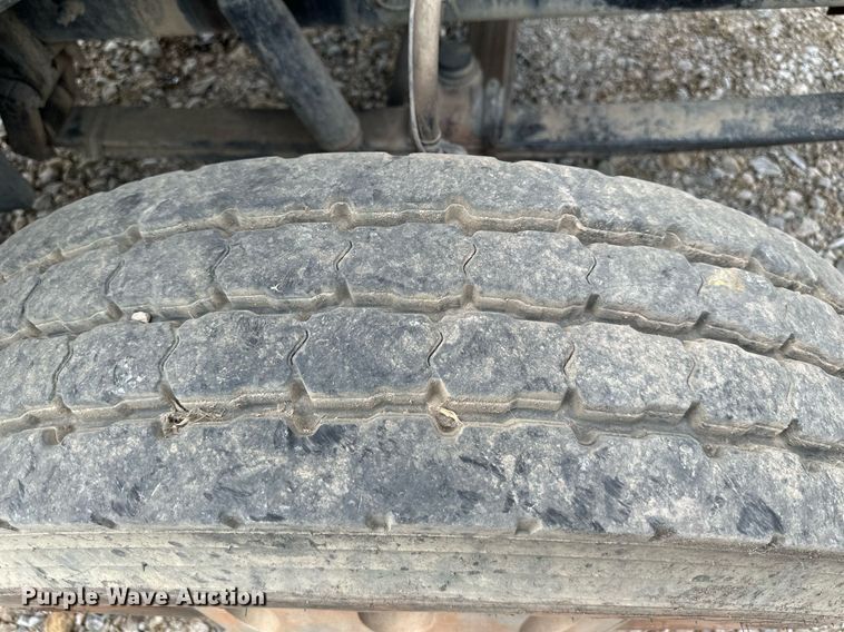 image for item DO5092 1999 Mack CH613  truck cab and chassis