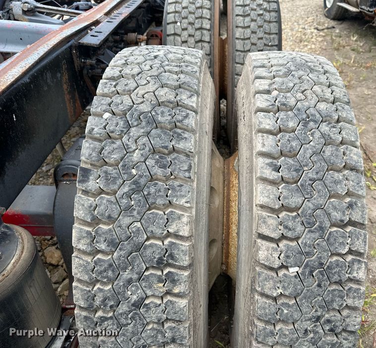 image for item DO5092 1999 Mack CH613  truck cab and chassis