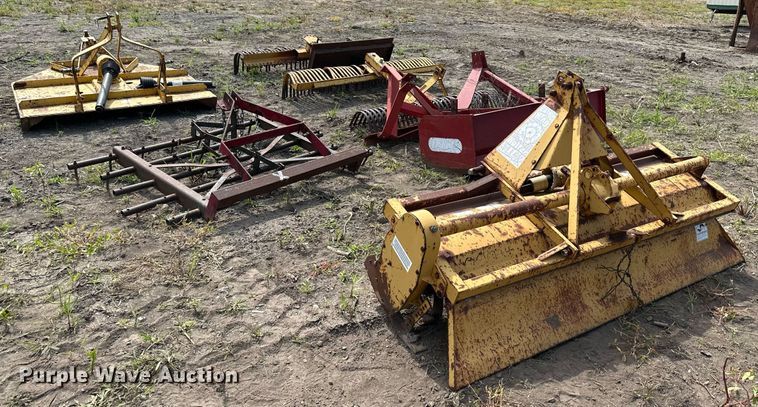 image for item DO5104 (7) pieces of ag equipment